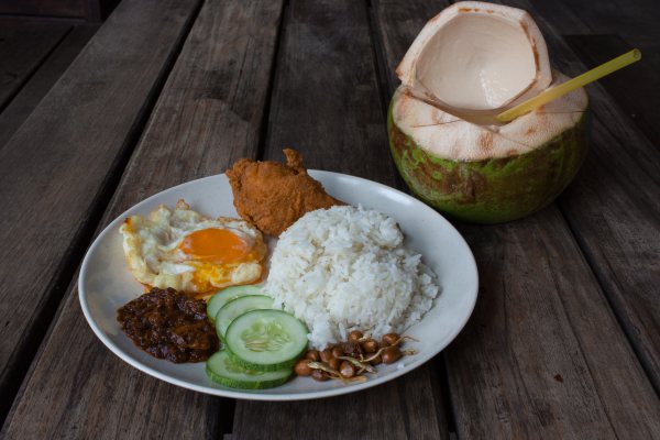 Nasi Lemak AYAM GORENG